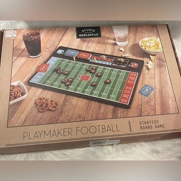 STUDIO MERCANTILE Football Playmaker Strategy Board Game Set - Picture 6 of 7